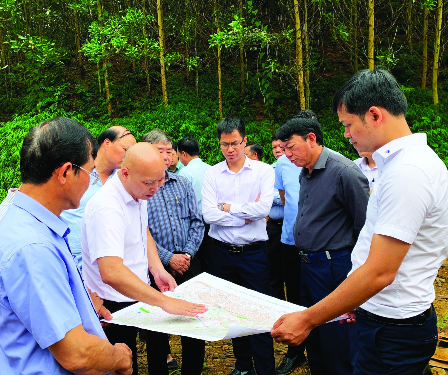 Phó Bí thư Tỉnh ủy, Chủ tịch UBND tỉnh Hoàng Xuân Ánh kiểm tra điểm nút giao kết nối Cao Bằng lên đường cao tốc Đồng Đăng (Lạng Sơn)   Trà Lĩnh (Cao Bằng) thuộc khu vực xã Vân Trình (Thạch An)