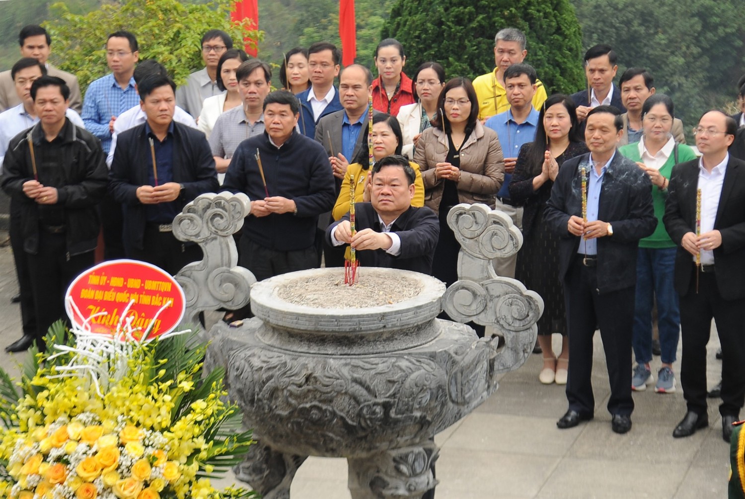 Lãnh đạo 2 tỉnh: Bắc Kạn, Cao Bằng dâng hương Đền thờ Chủ tịch Hồ Chí Minh (Hà Quảng).