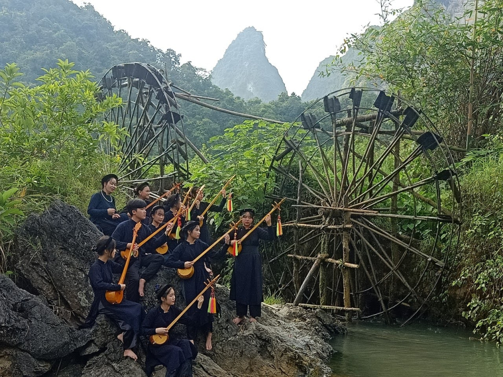 Di sản thực hành Then của người Tày, Nùng, Thái ở Việt Nam (trong đó có nghi lễ Then của người Tày Cao Bằng) được UNESCO vinh danh là Di sản văn hóa phi vật thể đại diện của nhân loại.