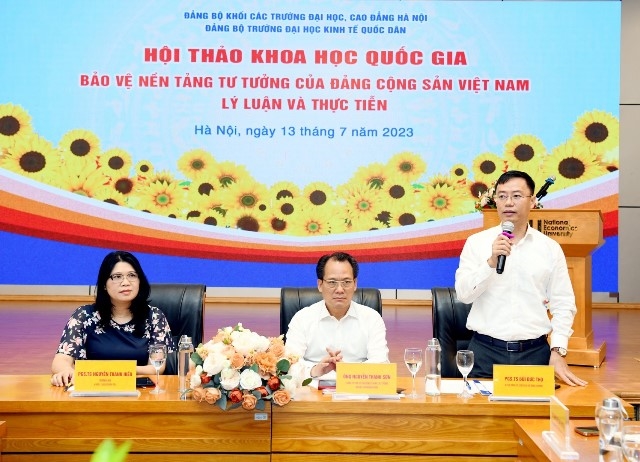 GS TS Bùi Đức Thọ, Bí thư Đảng ủy Trường Đại học Kinh tế Quốc dân phát biểu tại Hội thảo