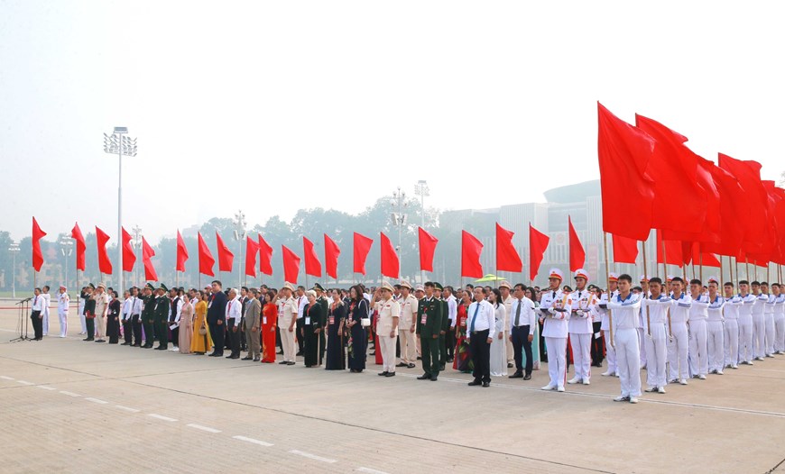 Ban Tuyên giáo Trung ương tổ chức Lễ báo công dâng Bác và vào Lăng viếng Chủ tịch Hồ Chí Minh cho Đoàn đại biểu các điển hình tiêu biểu toàn quốc trong học tập và làm theo tư tưởng, đạo đức, phong cách Hồ Chí Minh năm 2023