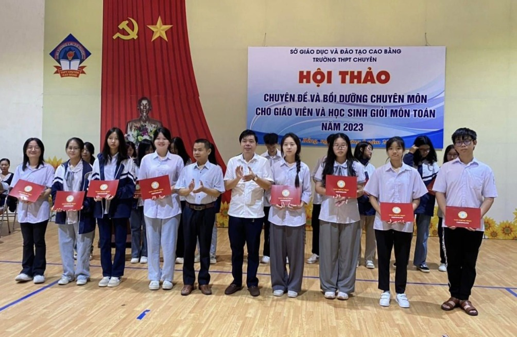 Trường THPT Chuyên tỉnh hội thảo chuyên đề và bồi dưỡng chuyên môn cho giáo viên và học sinh giỏi môn Toán năm 2023